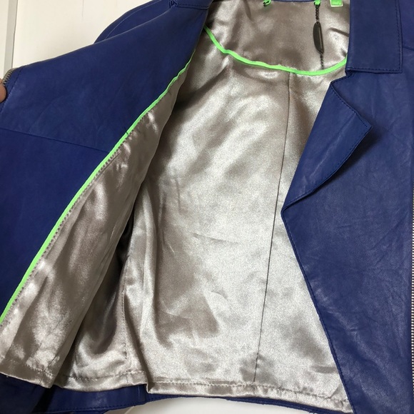 LEATHER JACKET! - Picture 8 of 8